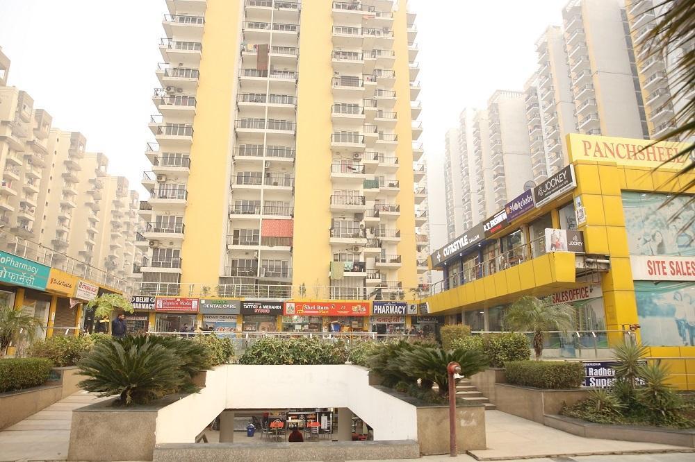 3 bhk Flat in Panchsheel Hynish- in Sector 1, Greater Noida West (Noida Extension). 